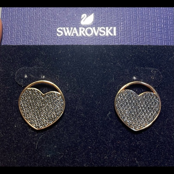 GORGEOUS GREY AND ROSE GOLD SWAROVSKI STUD EARRING - Picture 3 of 5